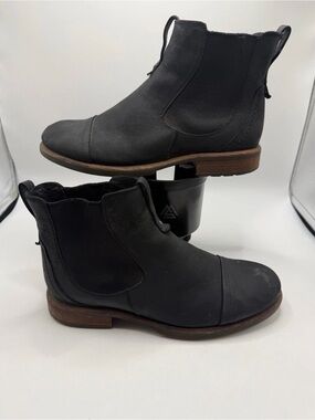 UGG Men’s Black Leather Chelsea Boots-Mens Size 10.5 – Classic Style, Pre-Owned